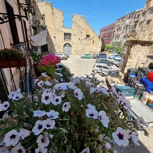 Residenza Tarzana , Palermo Italië